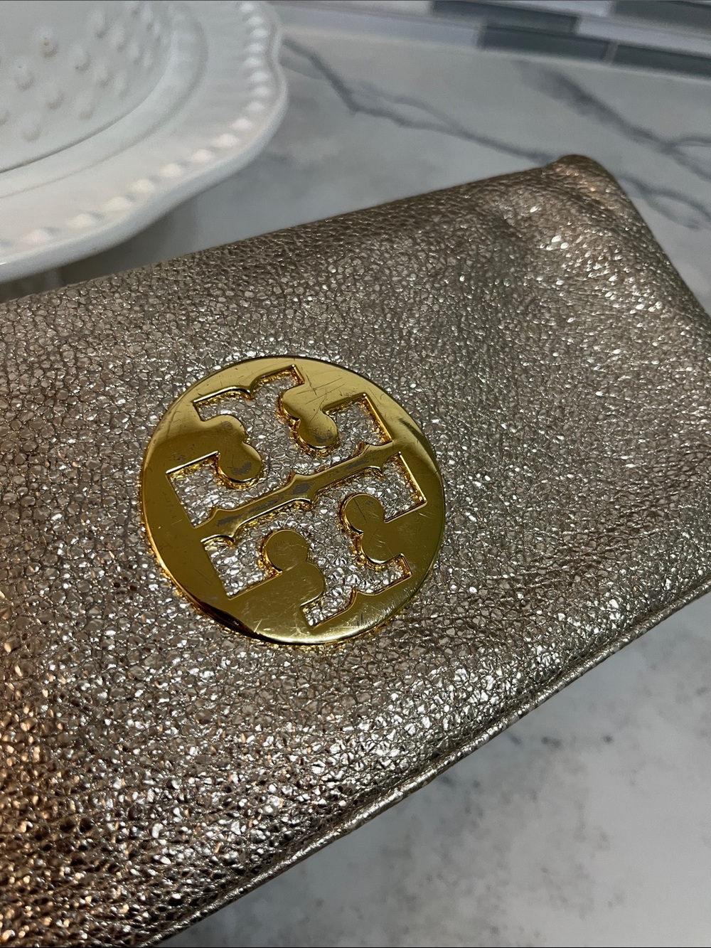 Tory Burch Metallic Gold Logo Wristlet Clutch - Picture 2 of 6